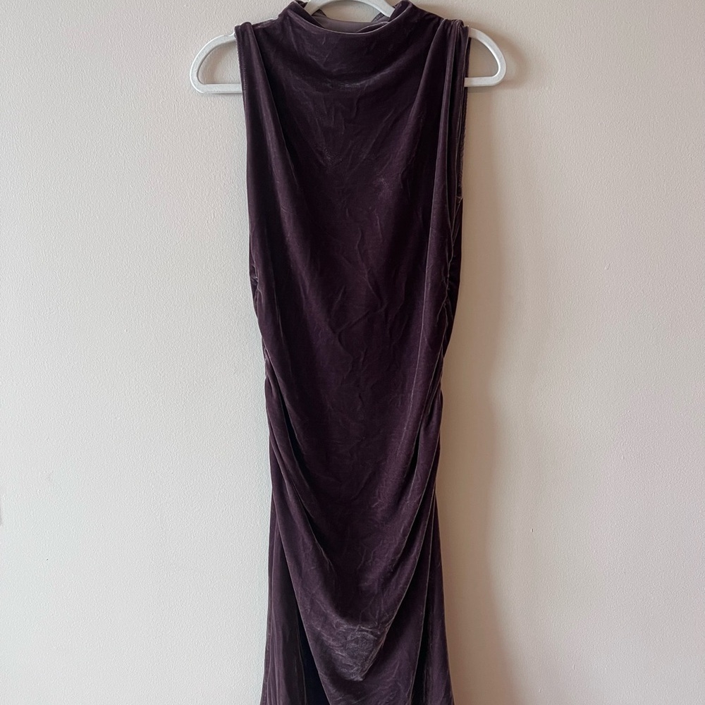 Elegant Sleeveless Mauve Dress